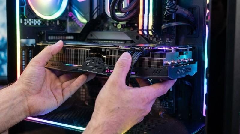 Installing an RTX 5080 graphics card into a gaming PC build